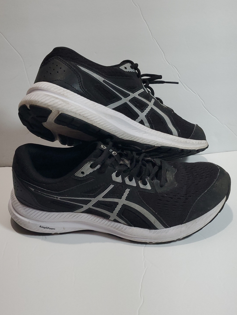 Mens 9.5 Asics Gel Contend 8